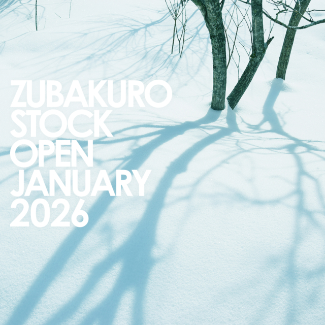 『ZUBAKURO STOCK OPEN JANUARY 2026』

2026年となりました。
今年も変わらず粛々と毎月月末はストックオープンをやっていきたいと思います。
毎月の常連さんも、初めて行ってみようかなという方も、どうぞお気軽に遊びに来てくださいね。

さて、1月のストックオープンのお知らせです。
今月は1/23（金）〜26（月）の4日間の開催となります。

また強烈な寒波が来るらしいですが、焚き火にあたりながら無理せずのんびりお待ちしています。

今月はお正月でしたし世間もさほど動いていない雰囲気でしたので、新入荷は軽トラ1台分ほどです。
ただ明日また引き取り現場があるのでそこでもう1台分くらいは荷物があるんじゃないかと期待しています。

新入荷以外にも、通常から物量だけは大きな倉庫から溢れるほどの状態ですので、小さなものから大きなものまで、掘り出すのがお好きな方はどうぞ覗きに来てください。

この週末は、ご近所の全国区人気カフェ kajiya_matumoto さん（1/23,24,25）も営業予定ですので、せっかく燕倉庫まで来てもらったらkajiyaさんの美味しいランチもセットでどうぞ。

ストックオープンにお越しの際は、軍手とマスク、ライトのご用意をオススメします。現場から持ち帰ったままの埃まみれなものも多いです。どうぞ汚れても平気な服装で。雨が降ると倉庫周りの地面はぬかるみやすいので長靴などの方が安心です。あと、倉庫にトイレはありませんので、そちらもご注意を。

倉庫には燕の全在庫がパンパンに積み上げてあります。かっこいいものばかりではないかもですが、その物量と「他の古道具屋にはない変わったものが見つかるかも」という点だけは自信があります。古いものを好きな人ほど「楽しい」と言ってもらえる場所です。そんな方はどうぞお宝探しにお出掛けください。

今月もたくさんのご来場お待ちしております！

地図など、詳細は古道具燕HPでもご確認ください。

◉ ZUBAKURO STOCK OPEN JANUARY 2026
▼ 日時：2026年1月23,24,25,26日　10〜16時
▼ 場所：松本市会田本町1798（＊Googleマップで「ツバクロストックオープン」と検索するのが正確です）
▼ 駐車場：約8台分あり（B棟脇のスペースになるべく詰めて駐車して下さい）

#zubakuro
#zubakurostockopen
#古道具燕
#ツバクロストックオープン
#毎月月末開催
#古道具
#長野
#松本市
#四賀村