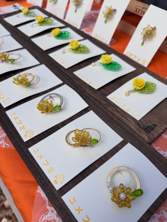 ＊＊＊＊3月７日（土曜日）8日（日曜日）

　　　福寿草まつり2026

お立ち寄りいただきました皆様
ありがとうございました✨

７日（土曜日）
朝一でみぞれが降り、
お天気心配しましたが、
無事に開幕式を開催できました✨

福寿草まつり
テレビ生放送📹もはいり
朝から賑やかなI日になりました🌼

＊夢文＊もうつしていただきました。ありがとうございます😊✨

撮影関係の皆様
お世話になりました。
ありがとうございました✨

福寿草まつり
3月22日まで開催しております。

（7枚目のお写真８日の福寿草になります🌼）

#福寿草まつり
#四賀
#福寿草
#ハンドメイド
#クラフト