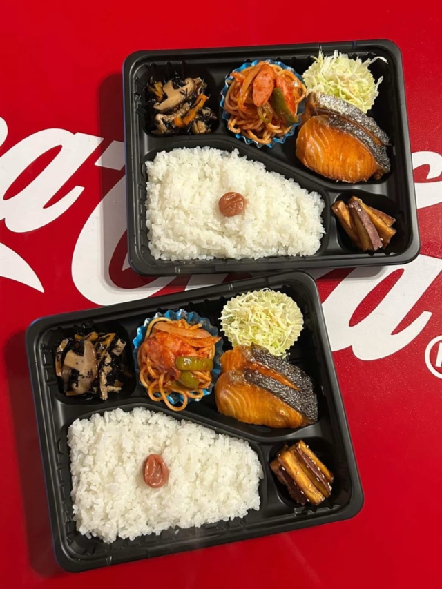 ［MJ23］restaurant
-鮭&ナポリタン弁当-
ありがとうございました🙇‍♀️

=======================

◼️address
〒399-7402
長野県松本市会田747

◼️TEL
0263-75-8429

◼️OPEN 
lunch:11:30〜14:00
dinner:18:00〜23:00(予約制)

◼️定休日
不定休(基本月曜日が定休日となります)

=======================

◼️マイケルジョーダン&NIKE Vintage Shop
mj23_vintageshop 

=======================

#マイケルジョーダン
#MJ23
#四賀
#お弁当配達
#大量お弁当注文受付