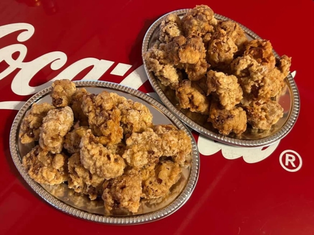 ［MJ23］restaurant
-からあげ-
ありがとうございました🙇‍♀️
単品テイクアウトも可能です。

=======================

◼️address
〒399-7402
長野県松本市会田747

◼️TEL
0263-75-8429

◼️OPEN 
lunch:11:30〜14:00
dinner:18:00〜23:00(予約制)

◼️定休日
不定休(基本月曜日が定休日となります)

=======================

◼️マイケルジョーダン&NIKE Vintage Shop
mj23_vintageshop 

=======================

#ビッグからあげ 
#MJ23
#四賀
#からあげ
#テイクアウト