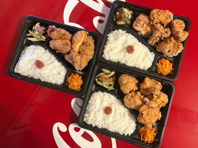 ［MJ23］restaurant
-からあげ弁当-
ありがとうございました🙇‍♀️

=======================

◼️address
〒399-7402
長野県松本市会田747

◼️TEL
0263-75-8429

◼️OPEN 
lunch:11:30〜14:00
dinner:18:00〜23:00(予約制)

◼️定休日
不定休(基本月曜日が定休日となります)

=======================

◼️マイケルジョーダン&NIKE Vintage Shop
mj23_vintageshop 

=======================

#からあげ弁当 
#MJ23
#四賀
#お弁当配達
#大量お弁当注文受付